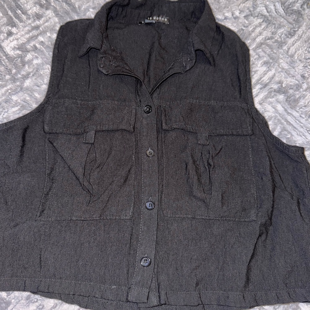 Black button up tank/crop Large